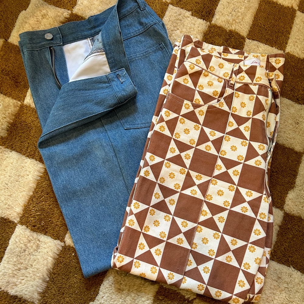 2 pairs of size 28 Lisa Says Gah Robyn wide leg pleated jeans
